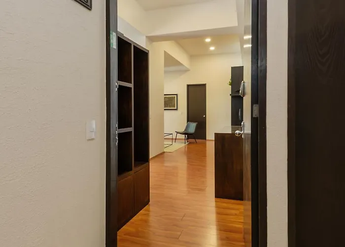 New! Stunning Garden House 2 Bdr