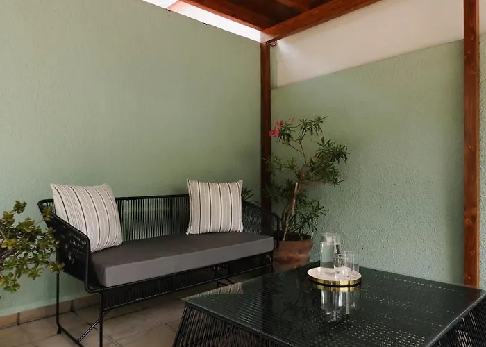 New! Stunning Garden House 2 Bdr Apartment