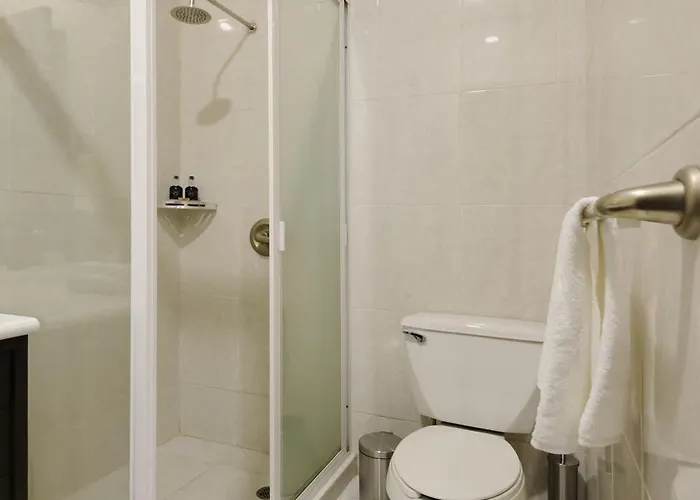 New! Stunning Garden House 2 Bdr Apartment *