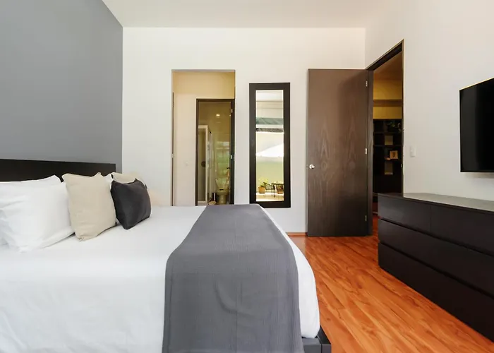 New! Stunning Garden House 2 Bdr Apartment