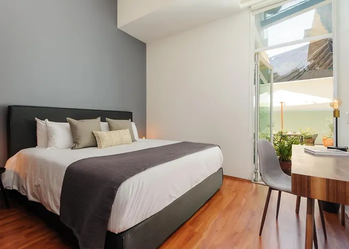 New! Stunning Garden House 2 Bdr