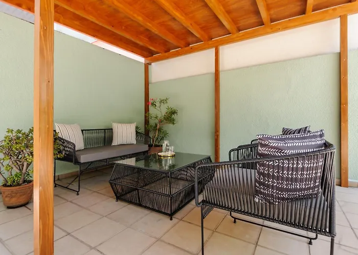 New! Stunning Garden House 2 Bdr Apartment